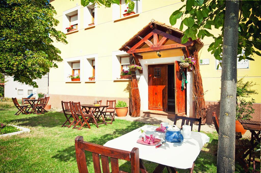 Apartamentos El Pajar Del Abuelo Пералехос-де-лас-Тручас Екстер'єр фото