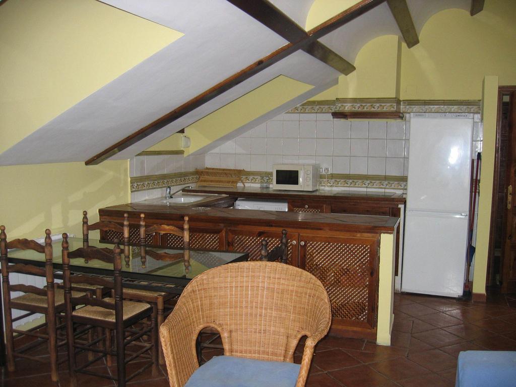 Apartamentos El Pajar Del Abuelo Пералехос-де-лас-Тручас Номер фото