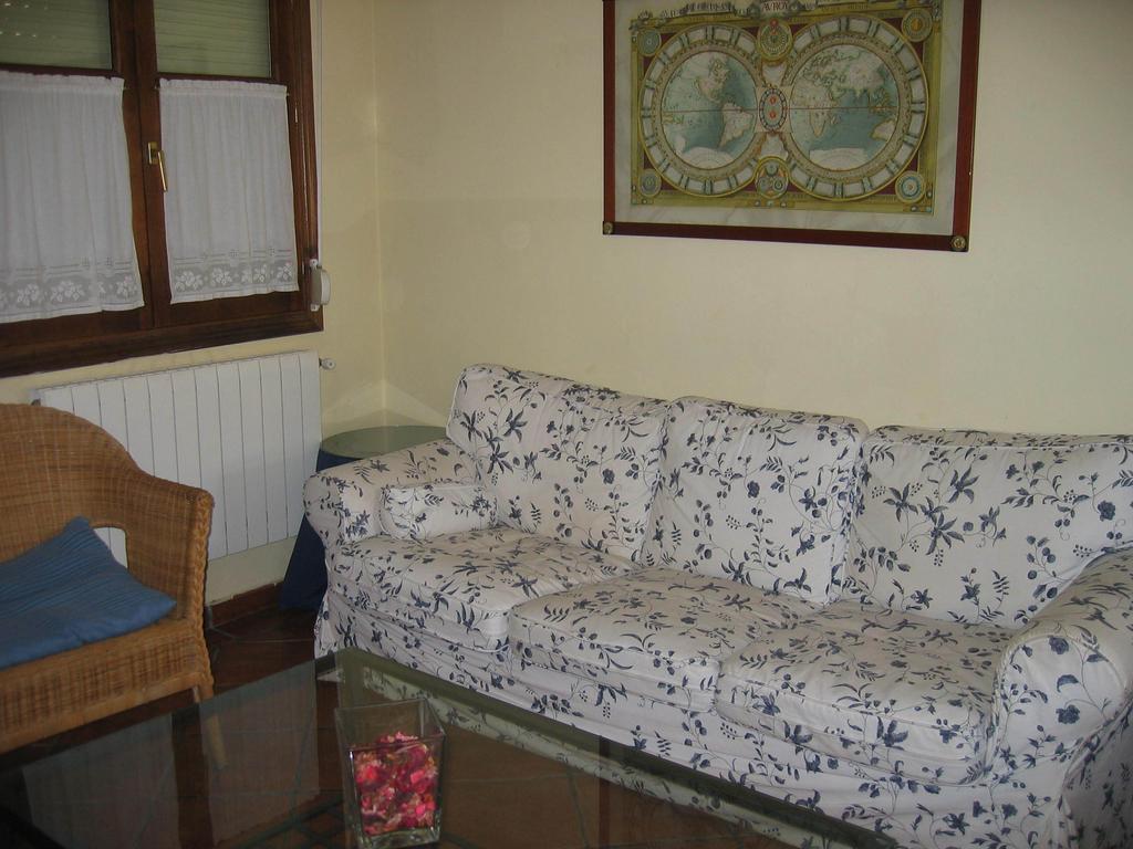 Apartamentos El Pajar Del Abuelo Пералехос-де-лас-Тручас Номер фото